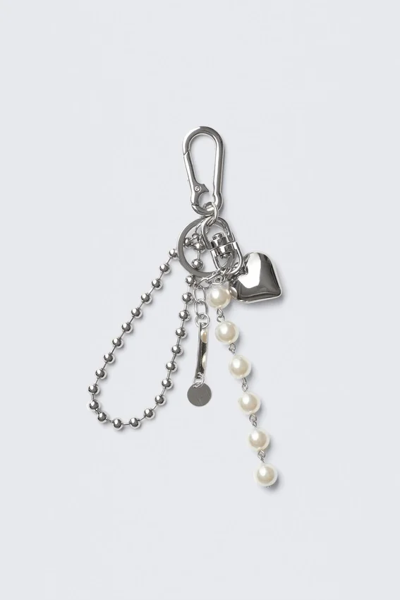 Multi-Charm Keyring – Metal/Pearls Multi-Charm Keyring – Metal/Pearls