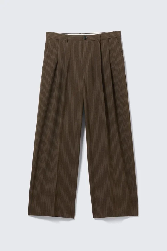 Nate Baggy Fit Pleated Suit Trousers – Brown Pinstripe Nate Baggy Fit Pleated Suit Trousers – Brown Pinstripe