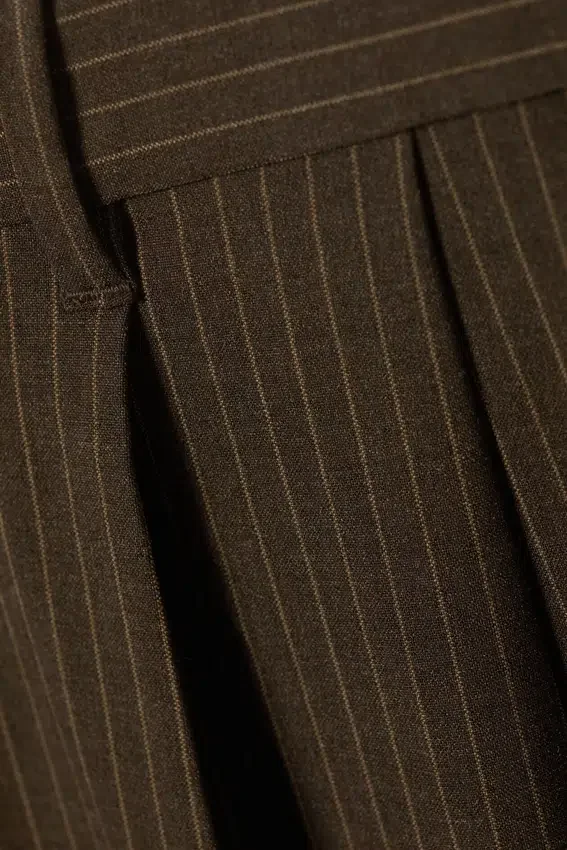 Nate Baggy Fit Pleated Suit Trousers – Brown Pinstripe Nate Baggy Fit Pleated Suit Trousers – Brown Pinstripe