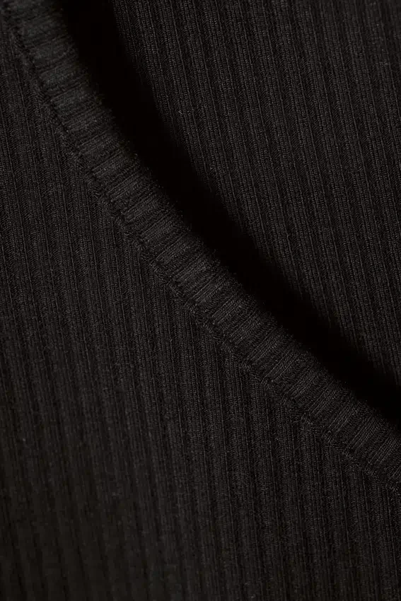 Novella Singlet – Black Novella Singlet – Black