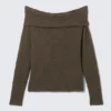 Off-Shoulder Knitted Sweater – Dark Brown Off-Shoulder Knitted Sweater – Dark Brown