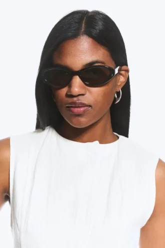Oval Sunglasses – Black – Brown Lenses