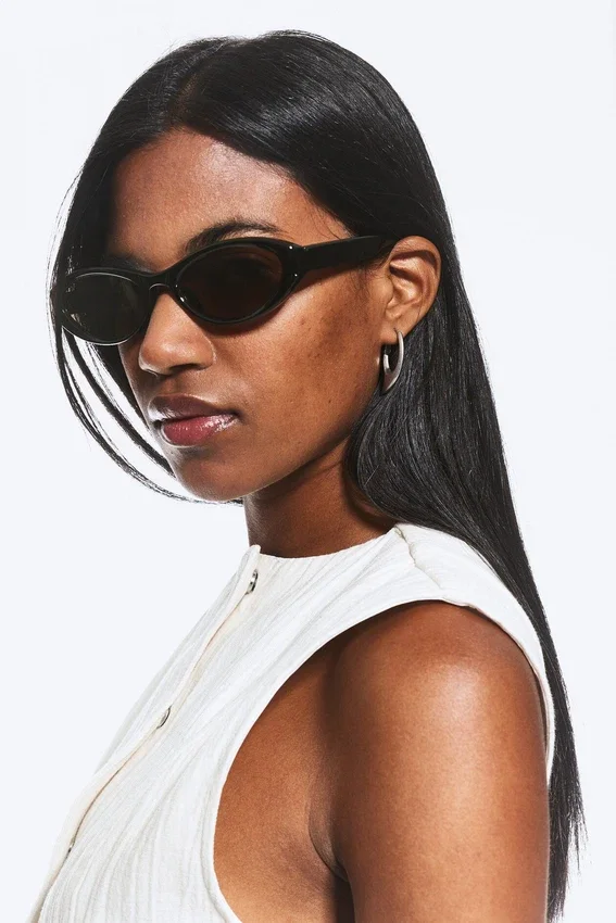 Oval Sunglasses – Black – Brown Lenses Oval Sunglasses – Black – Brown Lenses