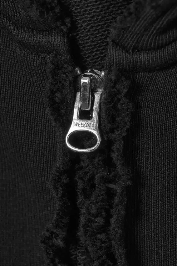 Oversized Cropped Frayed Zip Hoodie – Black Oversized Cropped Frayed Zip Hoodie – Black