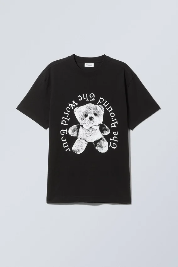 Oversized Graphic Printed T-Shirt – World Tour Oversized Graphic Printed T-Shirt – World Tour