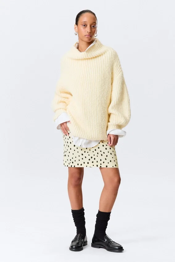 Oversized Knitted Turtleneck Sweater – Light Yellow Oversized Knitted Turtleneck Sweater – Light Yellow
