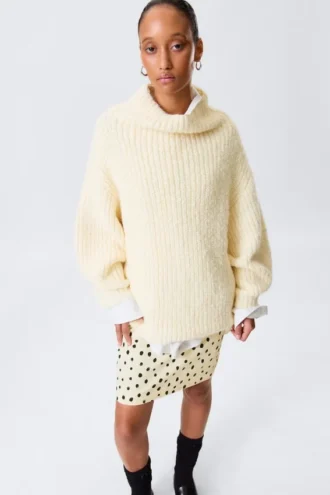 Oversized Knitted Turtleneck Sweater – Light Yellow