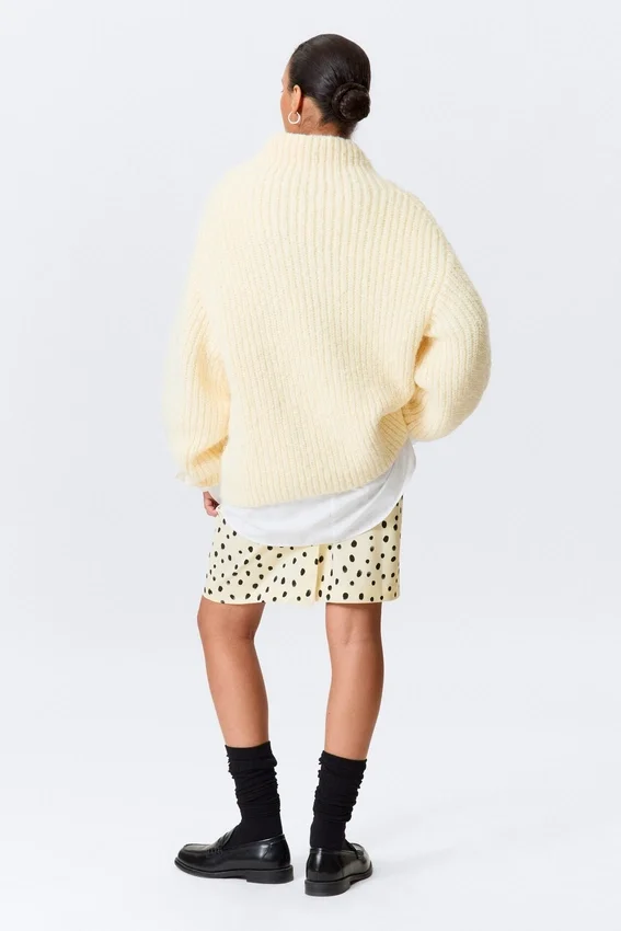 Oversized Knitted Turtleneck Sweater – Light Yellow Oversized Knitted Turtleneck Sweater – Light Yellow