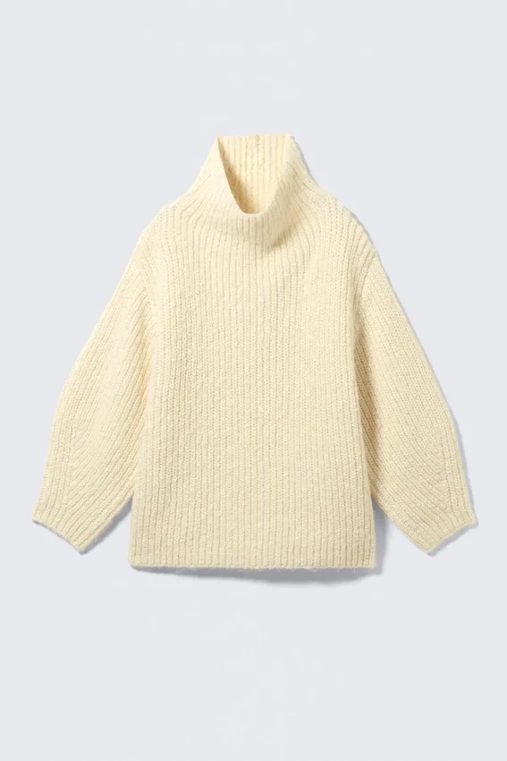 Oversized Knitted Turtleneck Sweater – Light Yellow Oversized Knitted Turtleneck Sweater – Light Yellow