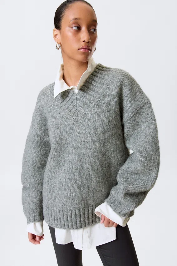 Oversized Knitted V-Neck Sweater – Grey Melange Oversized Knitted V-Neck Sweater – Grey Melange