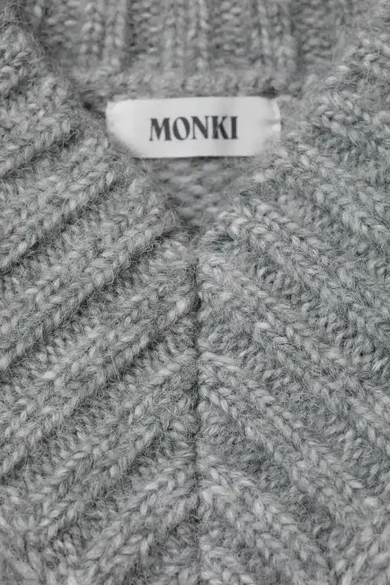 Oversized Knitted V-Neck Sweater – Grey Melange Oversized Knitted V-Neck Sweater – Grey Melange
