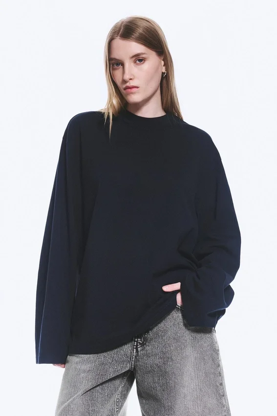 Oversized Long Sleeve T-Shirt – Dark Navy Blue Oversized Long Sleeve T-Shirt – Dark Navy Blue