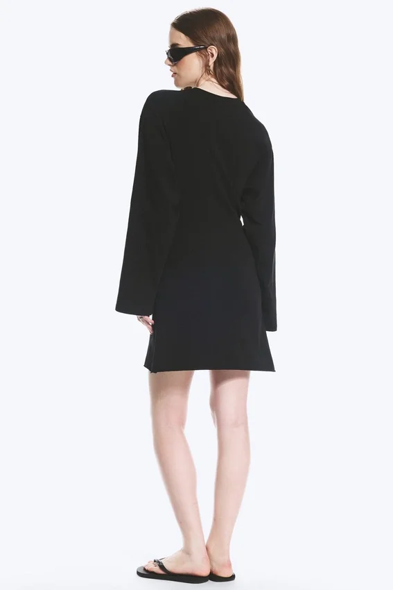 Oversized Long-Sleeved Mini Dress – Black Oversized Long-Sleeved Mini Dress – Black