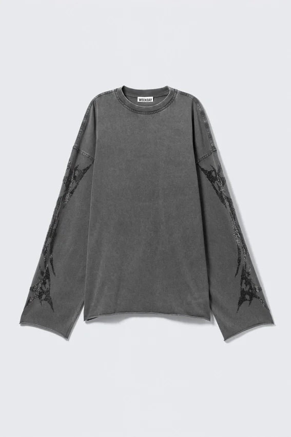 Oversized Long-Sleeved Rhinestone T-Shirt – Dark Grey Oversized Long-Sleeved Rhinestone T-Shirt – Dark Grey