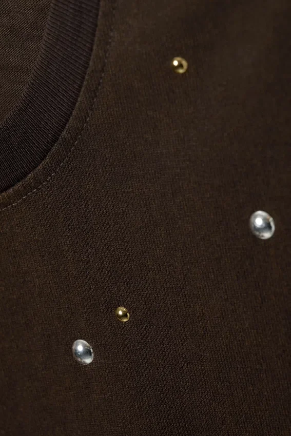 Oversized Long-Sleeved Stud T-Shirt – Dark Brown Oversized Long-Sleeved Stud T-Shirt – Dark Brown
