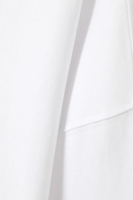Oversized Long-Sleeved T-Shirt – White Oversized Long-Sleeved T-Shirt – White