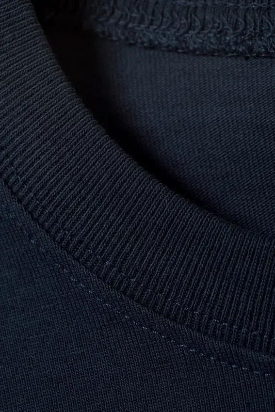 Oversized Short-Sleeved Cotton T-Shirt – Navy Blue Oversized Short-Sleeved Cotton T-Shirt – Navy Blue