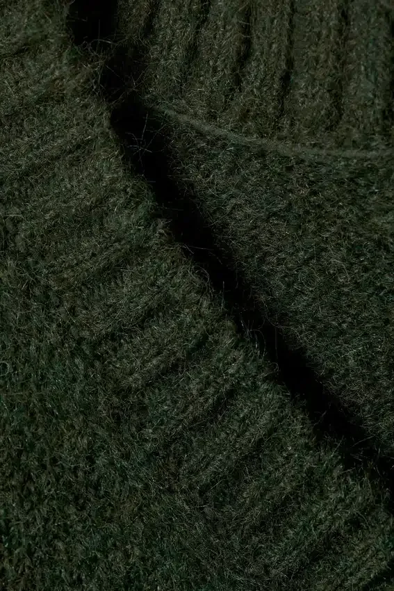Oversized V-Neck Wool Blend Sweater – Dark Green Oversized V-Neck Wool Blend Sweater – Dark Green