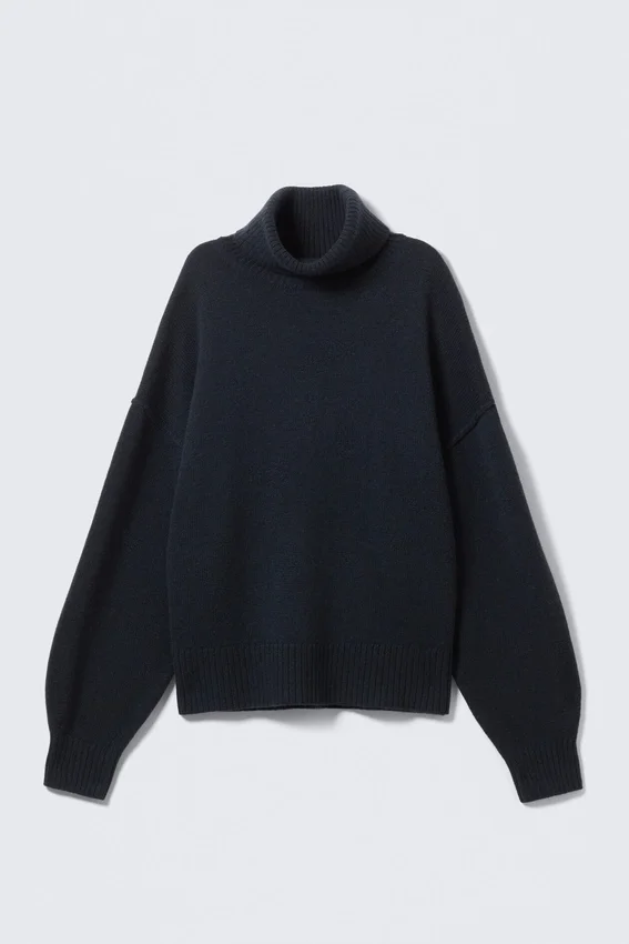 Oversized Wool Turtleneck Sweater – Dark Navy Blue Oversized Wool Turtleneck Sweater – Dark Navy Blue