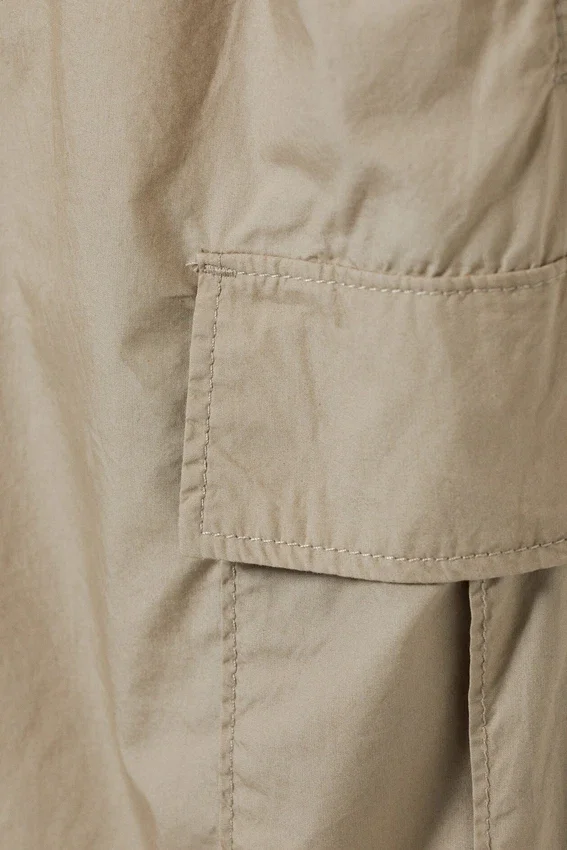 Parachute Loose Cargo Shorts – Beige Parachute Loose Cargo Shorts – Beige