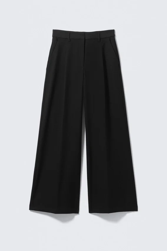 Pleated High Waist Wide Leg Suiting Trousers – Black Pleated High Waist Wide Leg Suiting Trousers – Black