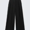 Pleated High Waist Wide Leg Suiting Trousers – Black Pleated High Waist Wide Leg Suiting Trousers – Black