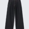 Pleated Loose Baggy Jeans – Emerald Rinse – Dark Blue Pleated Loose Baggy Jeans – Emerald Rinse – Dark Blue