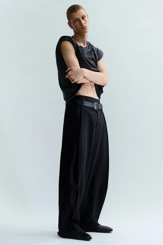 Pleated Loose Fit Wide Leg Trousers – Black Pleated Loose Fit Wide Leg Trousers – Black