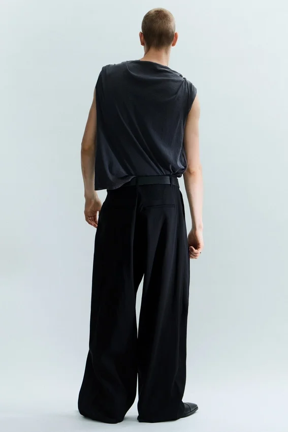 Pleated Loose Fit Wide Leg Trousers – Black Pleated Loose Fit Wide Leg Trousers – Black