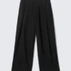 Pleated Loose Fit Wide Leg Trousers – Black Pleated Loose Fit Wide Leg Trousers – Black