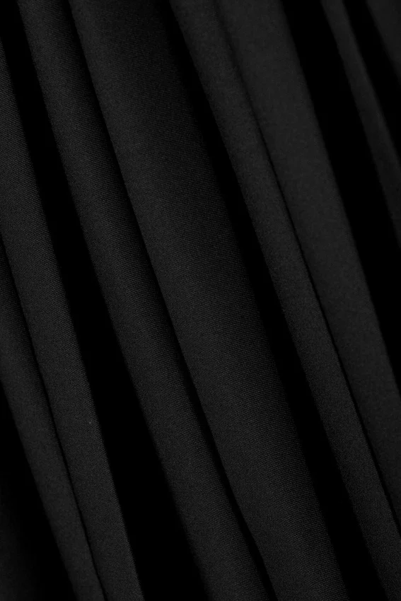 Pleated Low Rise Midi Skirt – Black Pleated Low Rise Midi Skirt – Black