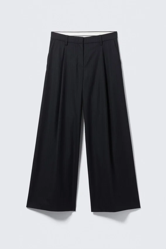 Pleated Wide-Leg Suiting Trousers – Dark Blue Pleated Wide-Leg Suiting Trousers – Dark Blue
