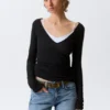 Plunging V-Neck Long-Sleeved Top – Black Plunging V-Neck Long-Sleeved Top – Black