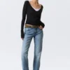Plunging V-Neck Long-Sleeved Top – Black Plunging V-Neck Long-Sleeved Top – Black