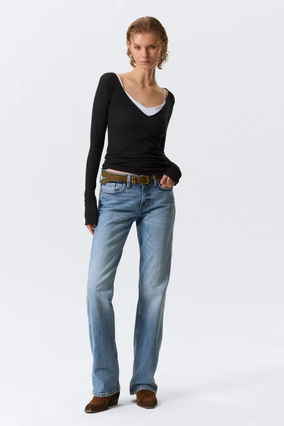 Plunging V-Neck Long-Sleeved Top – Black Plunging V-Neck Long-Sleeved Top – Black