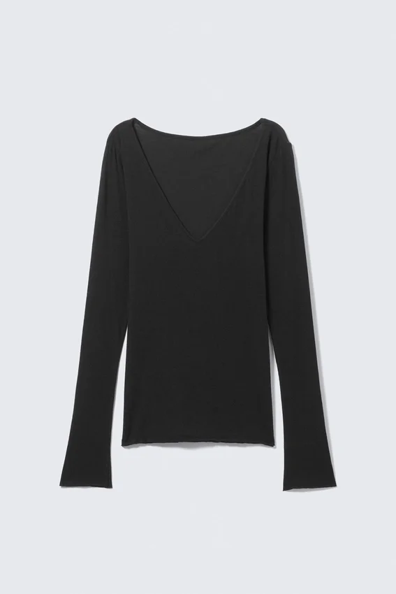Plunging V-Neck Long-Sleeved Top – Black Plunging V-Neck Long-Sleeved Top – Black