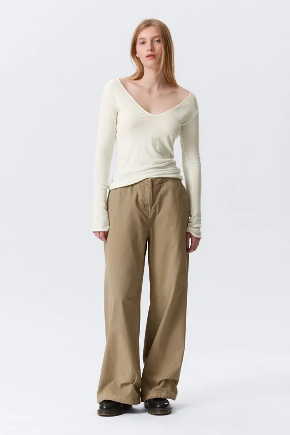 Plunging V-Neck Long-Sleeved Top – White Plunging V-Neck Long-Sleeved Top – White