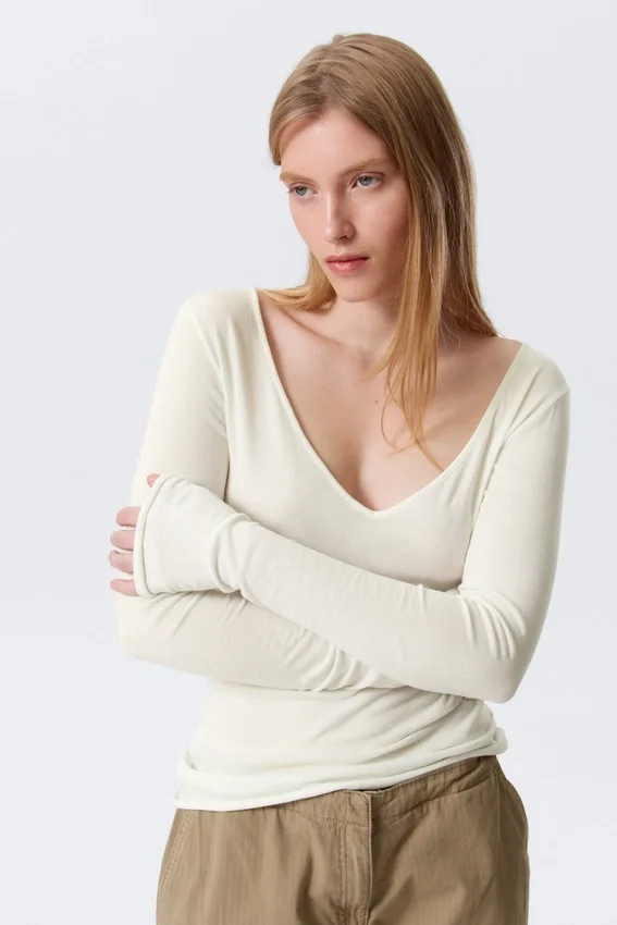 Plunging V-Neck Long-Sleeved Top – White Plunging V-Neck Long-Sleeved Top – White