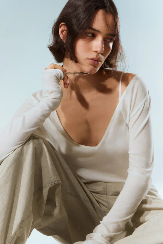 Plunging V-Neck Long-Sleeved Top – White Plunging V-Neck Long-Sleeved Top – White