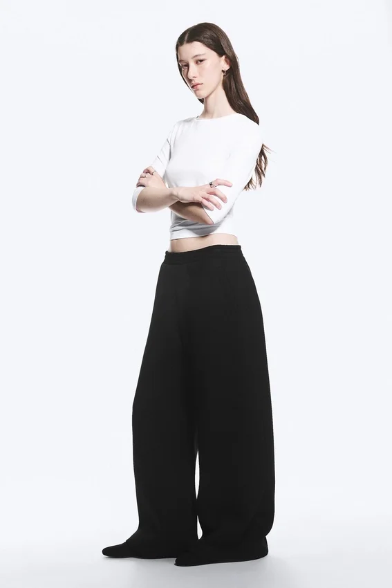 Relaxed Barrel Leg Scuba Sweatpants – Black Relaxed Barrel Leg Scuba Sweatpants – Black