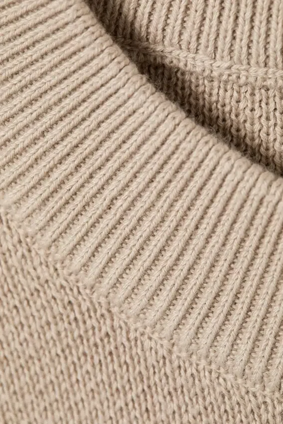 Relaxed Boxy Knitted Sweater – Beige Relaxed Boxy Knitted Sweater – Beige
