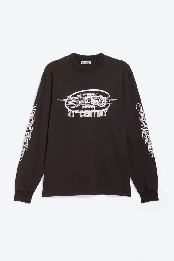 Relaxed Graphic Long-Sleeved T-Shirt – Black Relaxed Graphic Long-Sleeved T-Shirt – Black
