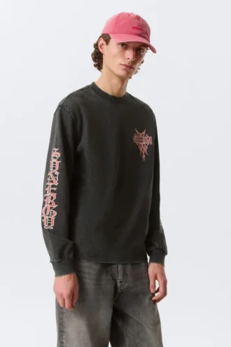 Relaxed Graphic Long-Sleeved T-Shirt – Washed Grey – Red Print