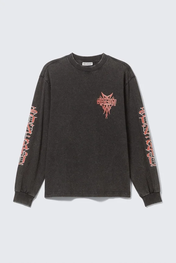 Relaxed Graphic Long-Sleeved T-Shirt – Washed Grey – Red Print Relaxed Graphic Long-Sleeved T-Shirt – Washed Grey – Red Print