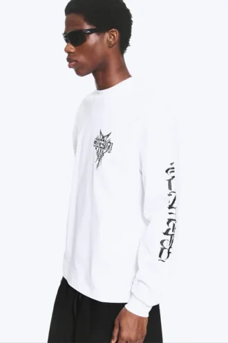 Relaxed Graphic Long-Sleeved T-Shirt – White – Synergy