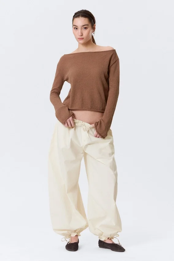Relaxed Knitted Boat-Neck Sweater – Brown Relaxed Knitted Boat-Neck Sweater – Brown