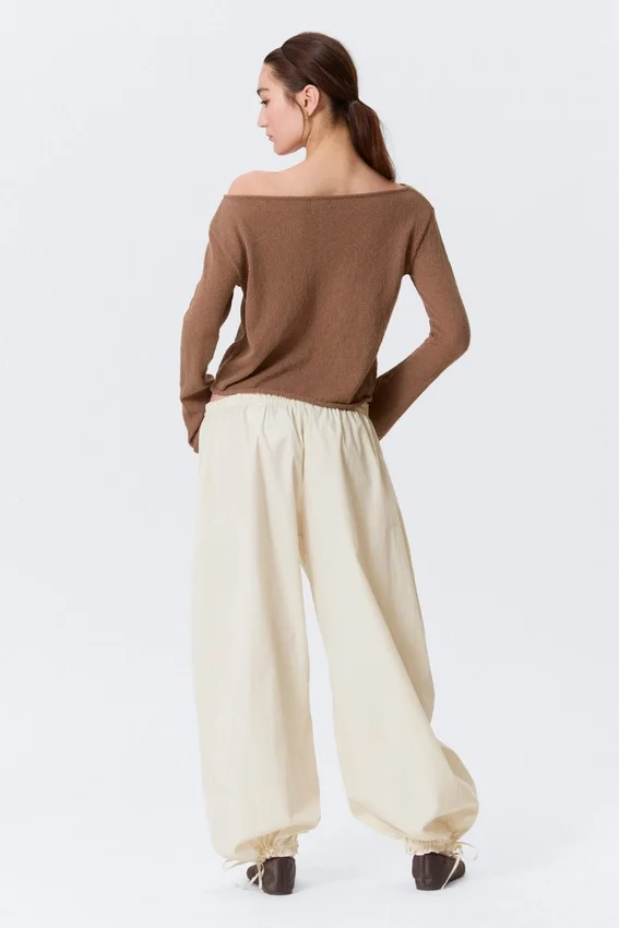 Relaxed Knitted Boat-Neck Sweater – Brown Relaxed Knitted Boat-Neck Sweater – Brown
