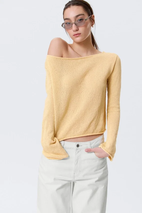 Relaxed Knitted Boat-Neck Sweater – Light Yellow Relaxed Knitted Boat-Neck Sweater – Light Yellow