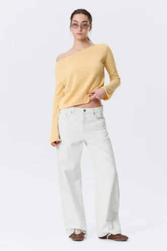 Relaxed Knitted Boat-Neck Sweater – Light Yellow Relaxed Knitted Boat-Neck Sweater – Light Yellow