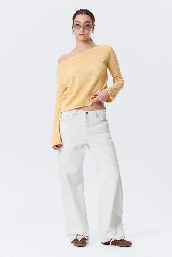 Relaxed Knitted Boat-Neck Sweater – Light Yellow Relaxed Knitted Boat-Neck Sweater – Light Yellow